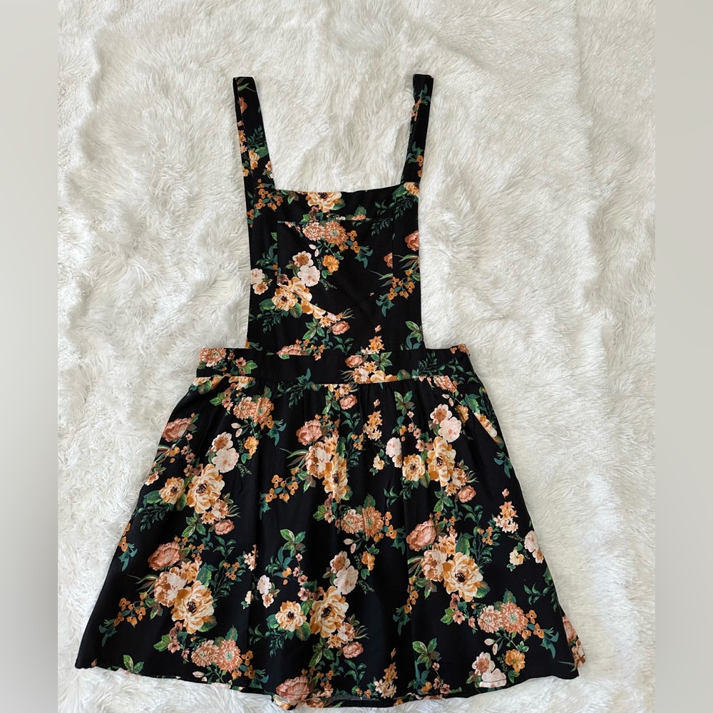 New without tag FOREVER 21 Overall skirt Orange and Black Floral Size M